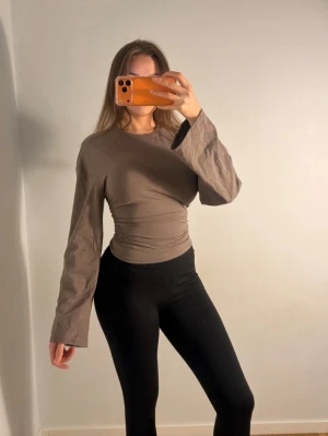 Brun långärmad topp från Gina Tricot - Helt ny . 