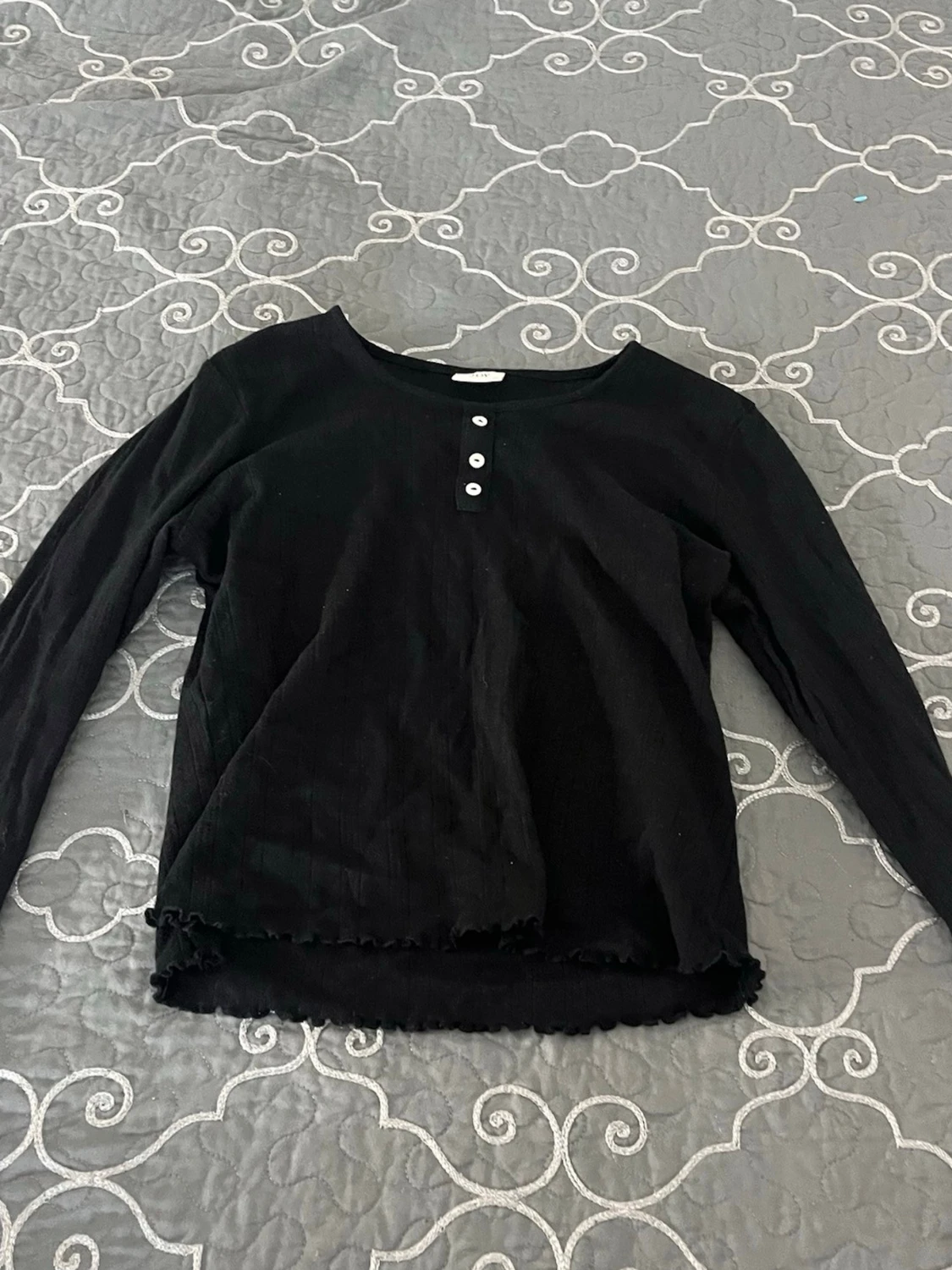 Svart långärmad topp med knappar