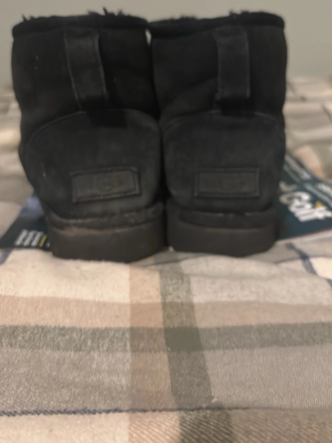 Svarta UGG tofflor i mocka - 1