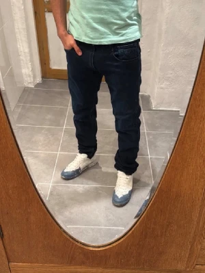 Replay jeans  - Ett par snygga byxor från replay i storlek W32 L34 i modellen Anbbas 