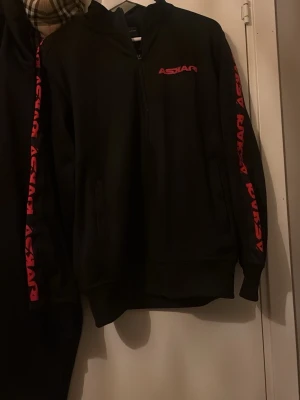 Askari Tröja  - Svart tröja från askari. Kommer från setet för 1500 kr på askari fightwear