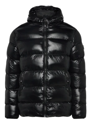 Svart glansig pufferjacka med huva - Snygg svart pufferjacka med glansig finish och huva. Jackan har dragkedja framtill, två sidofickor med dragkedja och breda quiltade sektioner. Perfekt för kalla dagar när du vill hålla stilen och värmen.