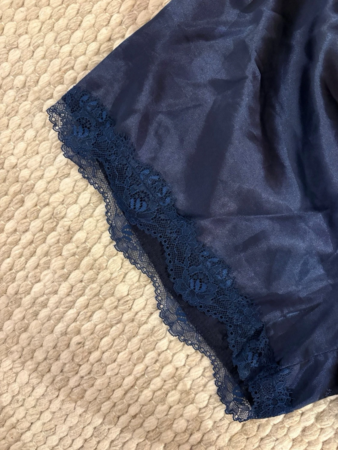 Mörkblå pyjamasshorts med spets - 1