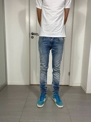 Replay Anbass Jeans  - Säljer nu dessa Replay Anbass Jeans, W29, skriv för fler bilder/frågor🙌🏼
