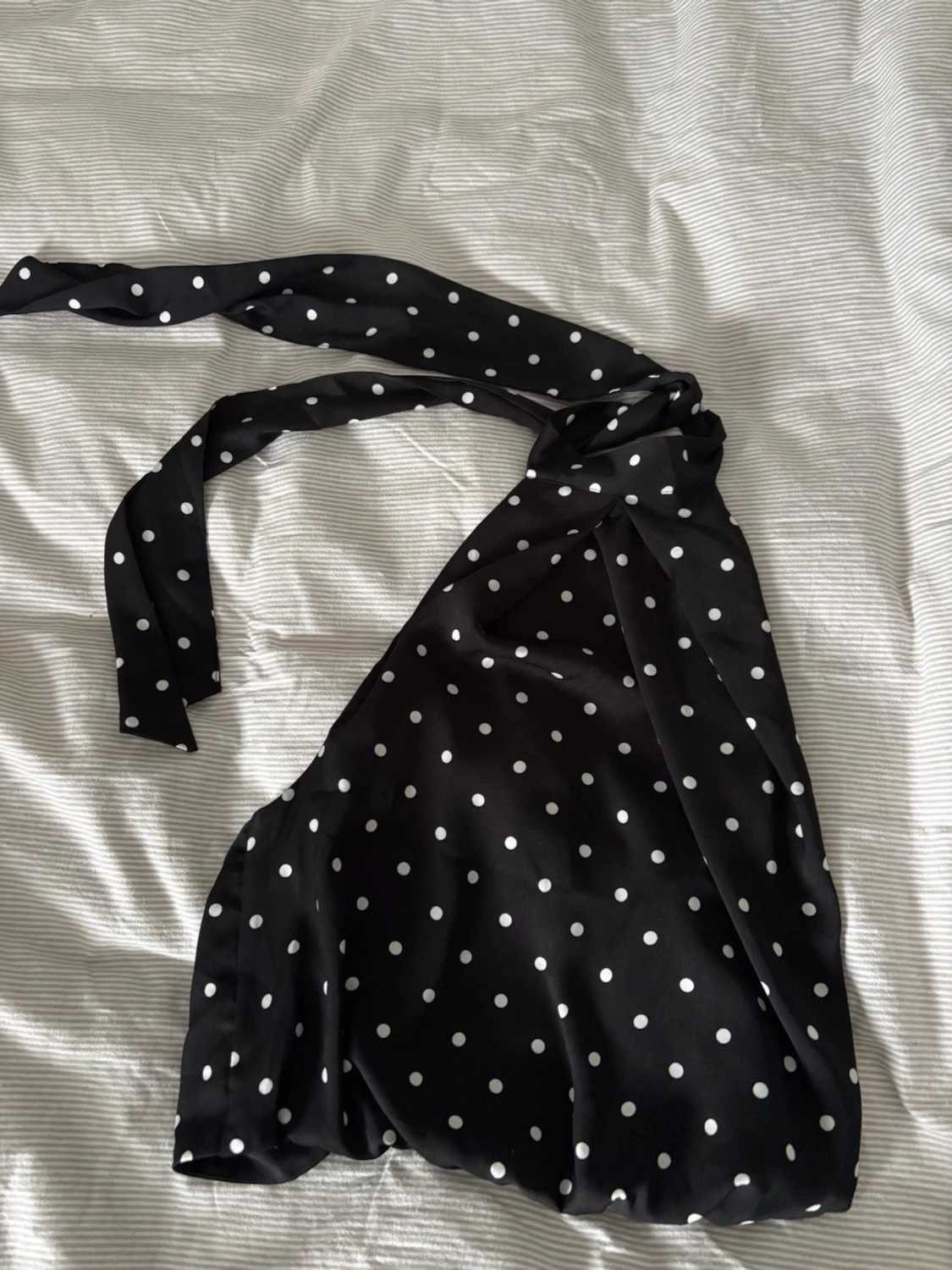 Prickig svart halterneck topp