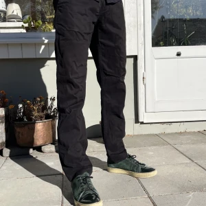 Slim Fit Chinos Armani - Hej, säljer ett par riktigt schyssta Armani chinos. Super sköna. Välanvända och skick därefter. och True To Size. Nypris 2000kr+. Grym kvalite. Priset är inte hugget i sten. Hör av er vid frågor.