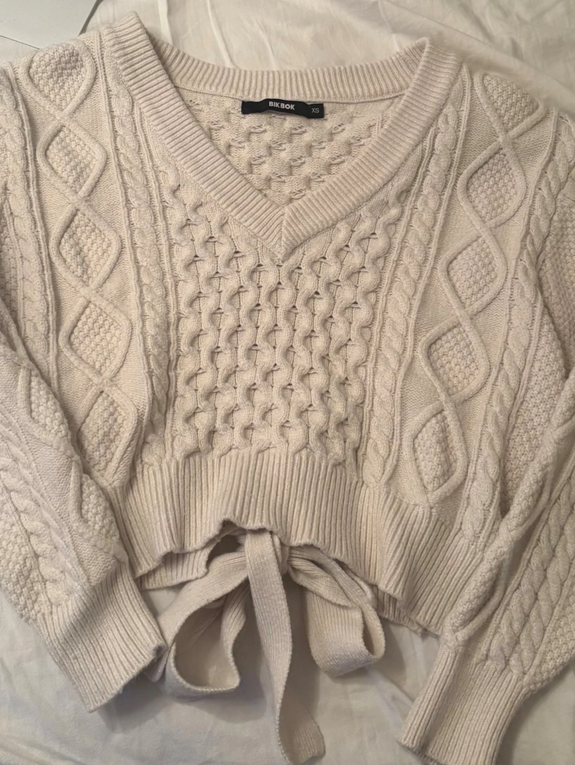 Beige kabelstickad croppad tröja - 2