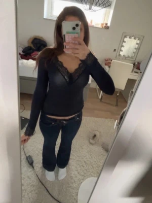 Intimissmi tröja - Jättefin tröja från intimissmi. Finns ett hål under armen som går att fixa! Pris kan diskuteras 💗