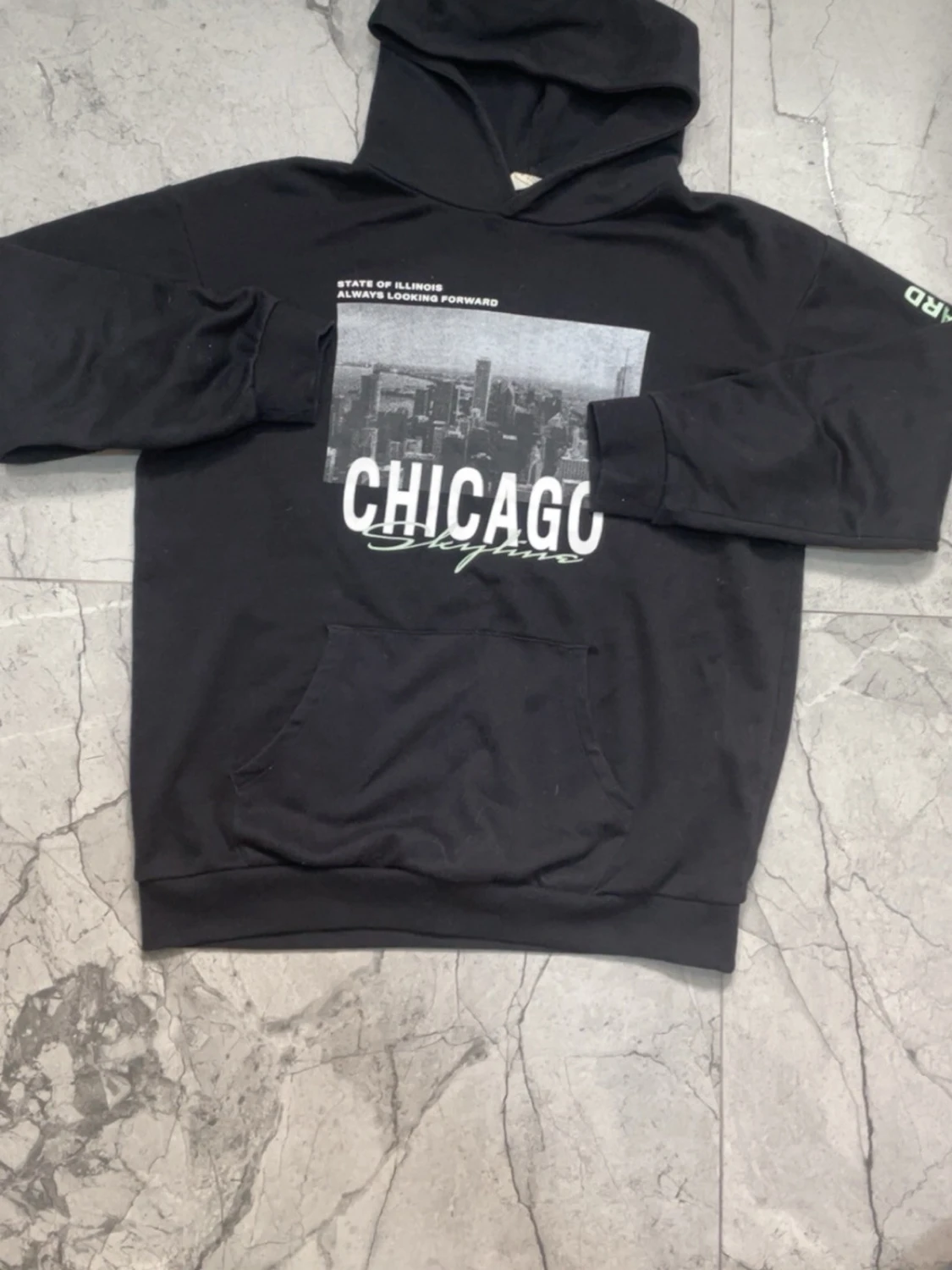 Svart hoodie med Chicago-tryck - 1