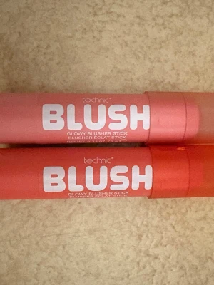 Tecnic blush stick - Gäller för båda. Nya