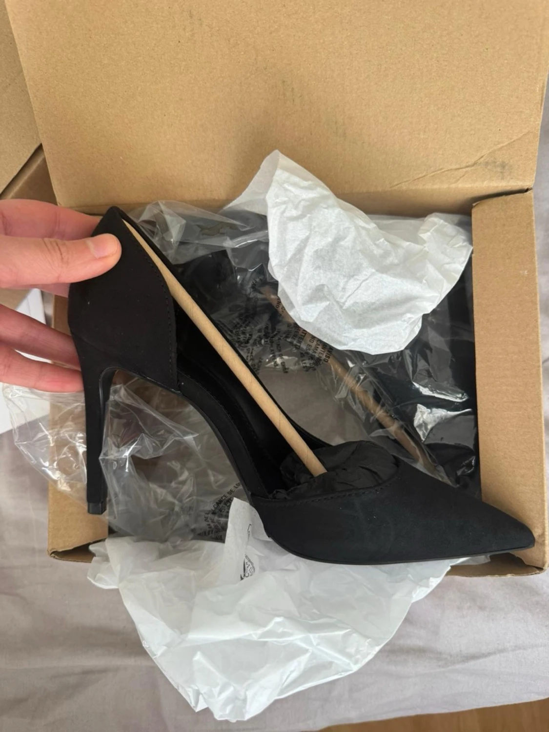 Svarta klassiska pumps med spetsig tå - 1