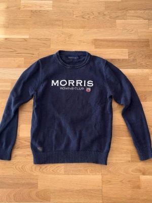 Morris tröja - Schysst Morris tröja i storlek M, as najs för sommar kvällarna! Hör av er vid frågor🫡