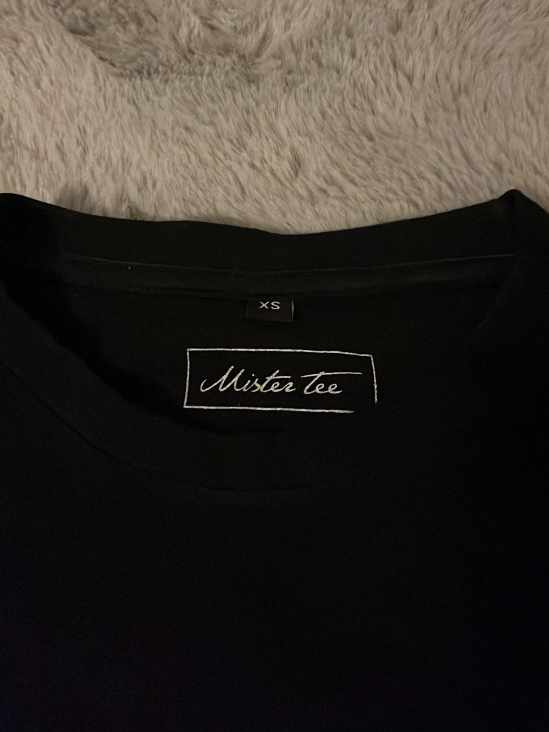 Svart t-shirt med bild på - 4