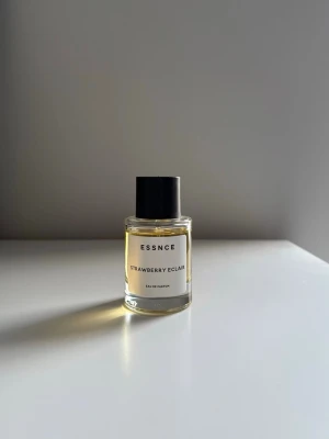 Essnce Strawberry Eclair  - 50 ml. Se bilder. 