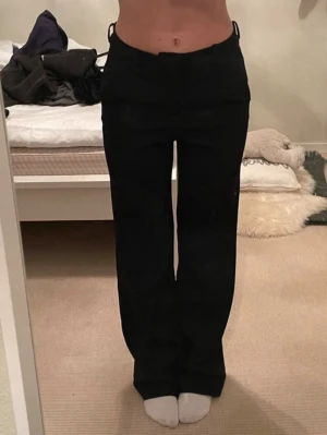 Raka kostymbyxor - Basic svarta kostymbyxor, rak passform, mid-waist ❣️