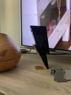  Carolina Herrera parfym -  Säljer denna Carolina här parfym Cirka 98 ml, Perfekt till dig som Gillar vanilj,trä, Choklad och mer. Denna parfym är perfekt till kvällen eller om man ska ut hänga med vänner eller festa. Hör av er vid frågor ☺️OBS har ej tyvär paketet som parfymen kom med! 