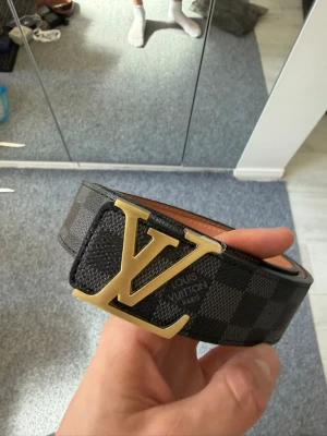 lLv black belt gold logo - Just like new, 120cm