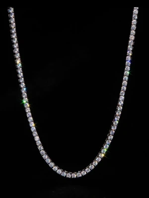 Tennis halsband 3 mm man silver - Säljer detta tennis halsband som jag köpte till min kille i julklapp men jag råkade beställa fel. Halsbandet är från Kejsar och den är helt ny och oöppnad. Lapp kvar och förpackning. Den är i silver, 3 mm tjock och 50 cm lång. Ordinarie pris 1.900 kr mitt pris 1.500 kr