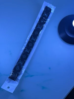 Armband  - Hej jag säljer en fint armabnd som är helt nytt för mer information och bilder jag finns här! 