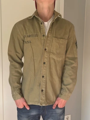 Overshirt - Overshirt | färg: olivgrön | storlek: M | nypris: 950kr