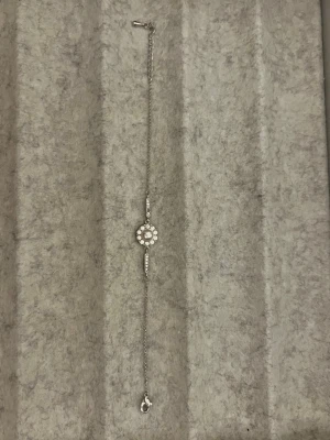 Lily and rose armband - Såå fint armband från Lily and rose i nyskick, orginalförpackningen tillkommer💗💗