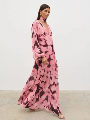 Balklänning  - Precis beställt hem men ångrade mig då den var för stor på mig som är 153cm. Super vacker klänning!!! Slutsåld online!