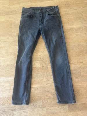 J Lindeberg - Tjenare säljer ett par j lindeberg jeans passar till mycket olika stilar, pris går att diskutera vid snabb affär! Hör av dig om du har några frågor