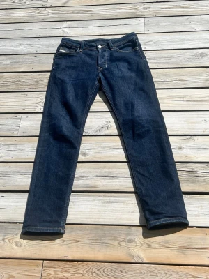 Disel jeans - Säljer mina feta disel jeans. De har en slim/straight passform. Storlek 30/30. Tveka inte på att höra av er om ni har frågor!