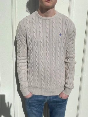 Morris kabelstickad tröja - Grymt skick, Normalstor M, modellen är 180 lång, fråga mig om du har frågor