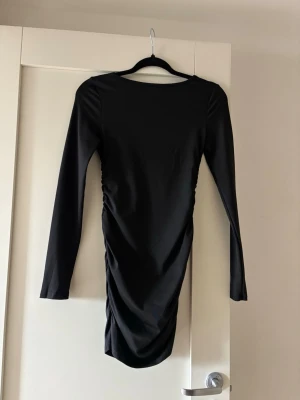 Klänning  - Shein shein öppen i ryggen storlek xs