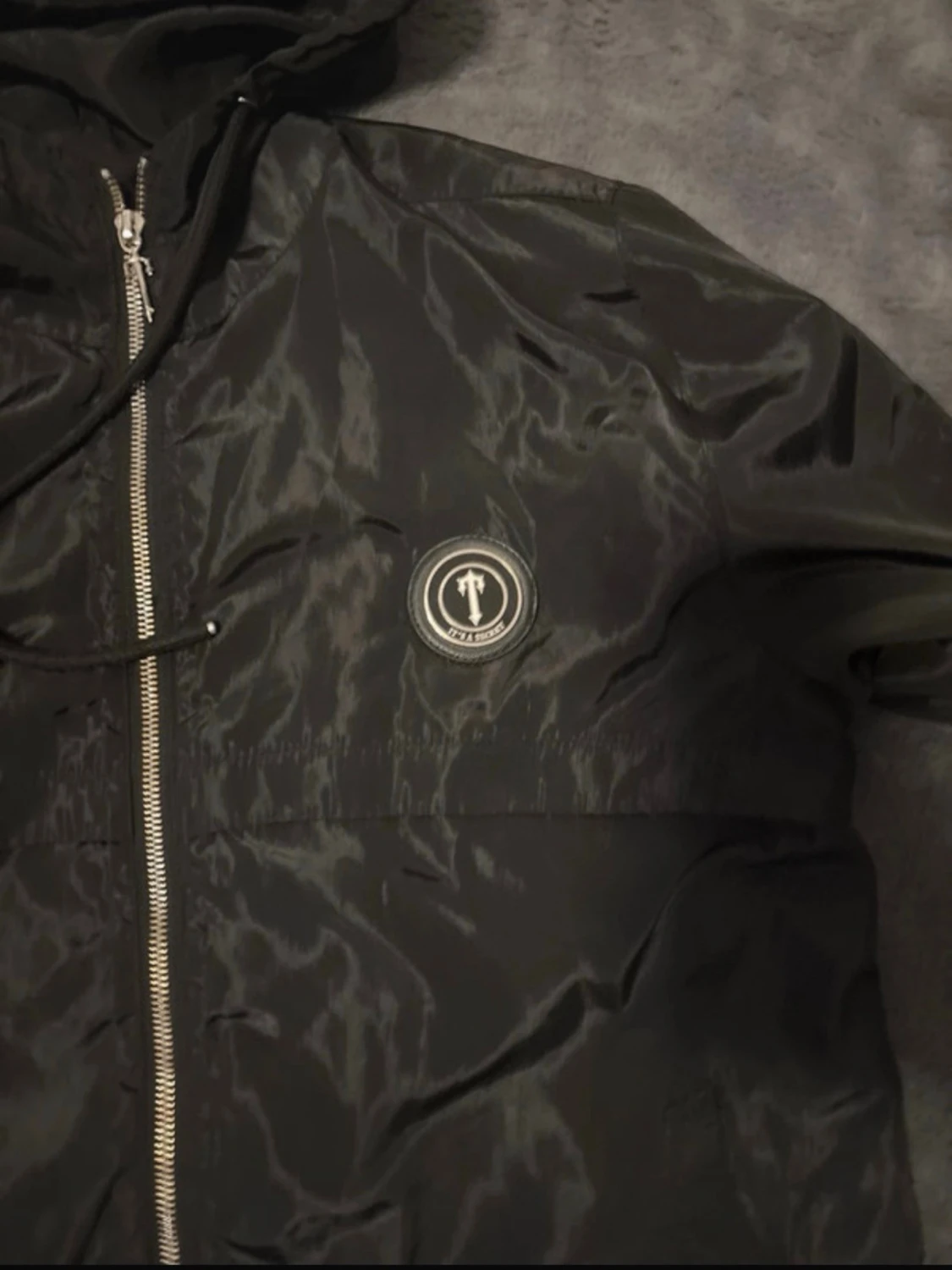 Svart vindjacka med huva från Galagowear - 1