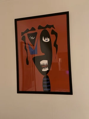 Abstract art poster 50x70  - Säljer prints av mina egna verk – perfekt för dig som vill ha något personligt på väggen. 🖼️  • Premiumpapper (giclée) • Abstrakt, expressionistiskt med mycket karaktär • Begränsad upplaga  Just nu finns ETT exemplar till introduktionspris. Pga stort intresse kommer fler produceras, men i begränsad upplaga. När upplagan är slut trycks motivet inte igen.  Varje print skickas numrerad, signerad av mig och omsorgsfullt packad. Säljs utan ram.  Hör av dig för frågor! ❤️  IG:  @natt_mackan @konstignatt