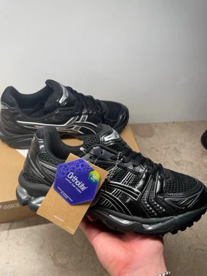 Asics gel Kayano 14 black/grey - Asics gel Kayano 14 black/grey | Storlek 44 | Aldrig använda, box och taggar medföljer | Skriv vid frågor!📩‼️