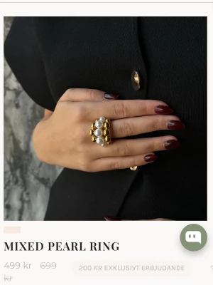Ioaku ring  - SÖKER! Om någon har denna ring fast i silver så hör gärna av dig💕 Den vattentåliga mixed pearl ring i silver och helst i storlek 6 eller 7🙏🏻