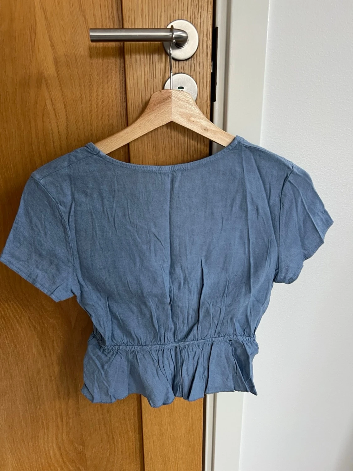 Blå croppad topp i linne, från Subdued - 2