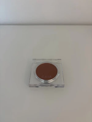 NY!CAIA Soft Melt Blush Butter Toast. - Ny! Blush från caia i färgen Butter Toast