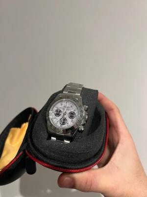 Seiko mod - Herrklocka, Quartz! Daytona, 40mm aldrig använd!! Alla länkar tillkommer samt ett traveling case! 