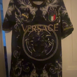 Fotbollströja Italien  - Perfekt för sommar. Pris diskuteras