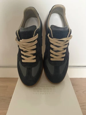 Maison margiela gats - Tjo, säljer ett par as feta gats i ny skick. Aldrig använda och kommer med allt og!