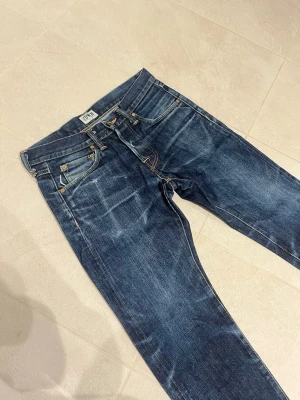 Edwin selvedge jeans  - Tjenare, säljer nu mina extremt snygga Edwin selvedge jeans till en bra peng. Efter min erfarenhet så är dem i storlek 30:32 men hör av dig för mått👍