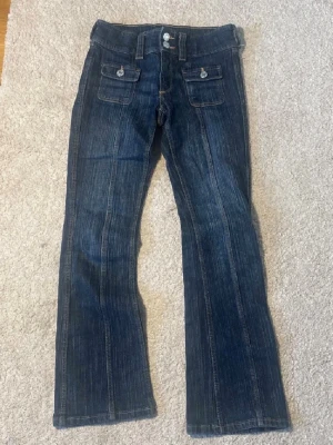 Mörkblå bootcut jeans  - Mörkblå jeans från hm i storlek 146
