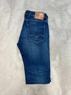 Replay anbass jeans  - Riktigt snygga jeans från replay. Fin färg samt wash. Ny skick, inga tecken på användning | storlek 29/30 | hör av dig vid fundering mvh PolarArchive 