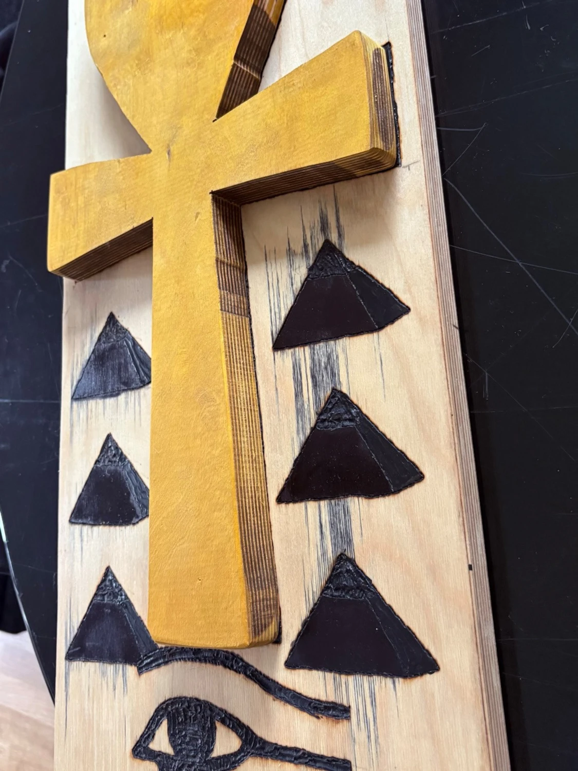 Träplatta med egyptiska symboler - 5