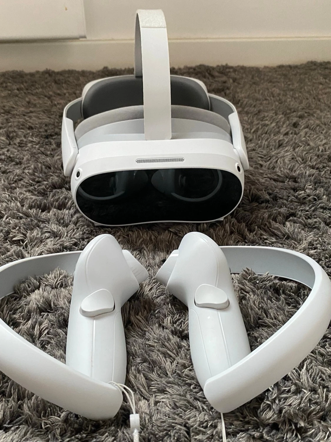 Pico 4 VR-headset med kontroller - 1