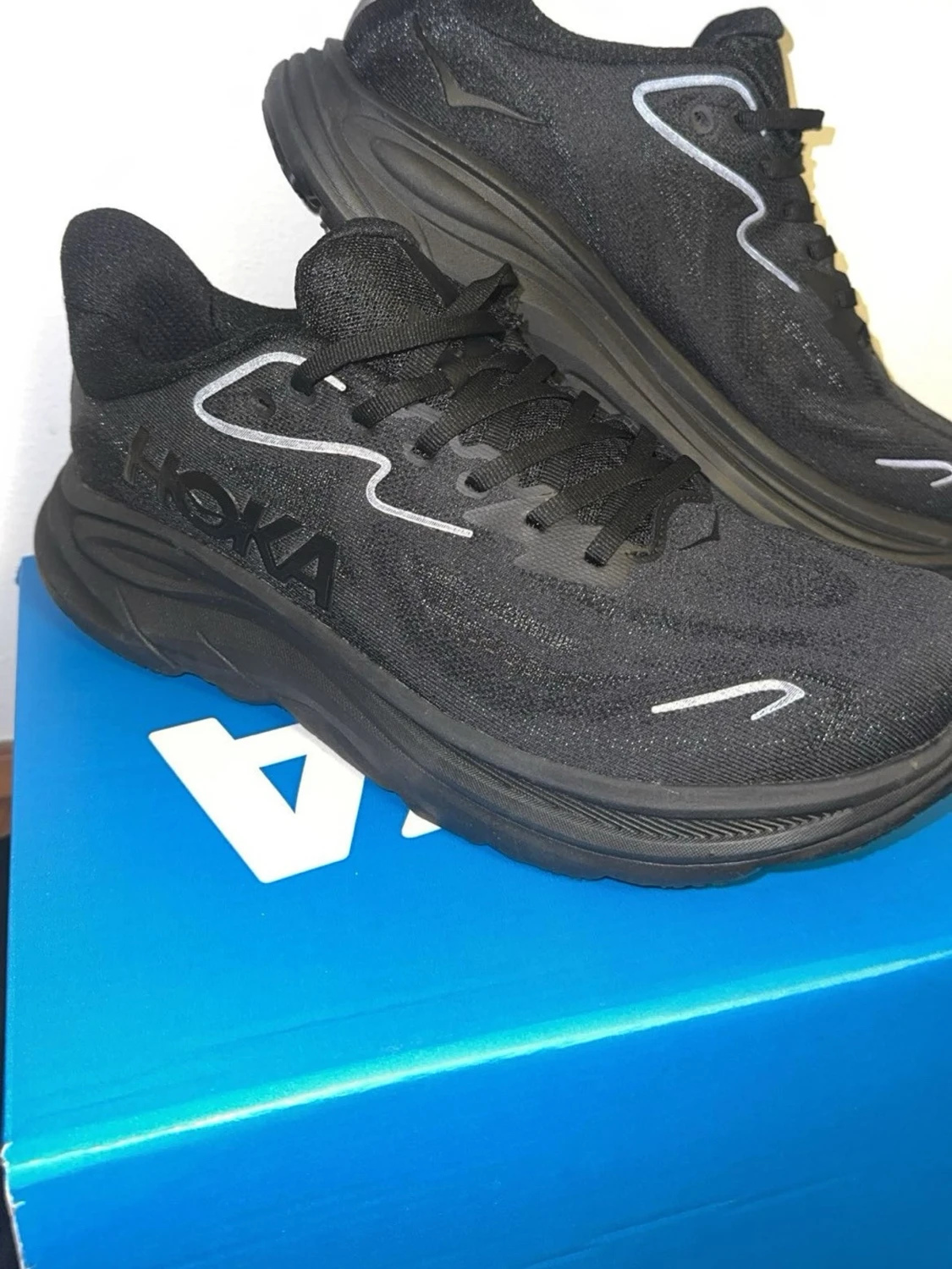 Svarta Hoka sneakers med tjock sula - 3