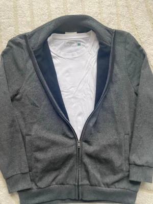 Kofta Foder  - En fet kofta med foder inuti! | Storlek L men passar mig som bär M | Hör av dig vid minsta fundering!🕯️