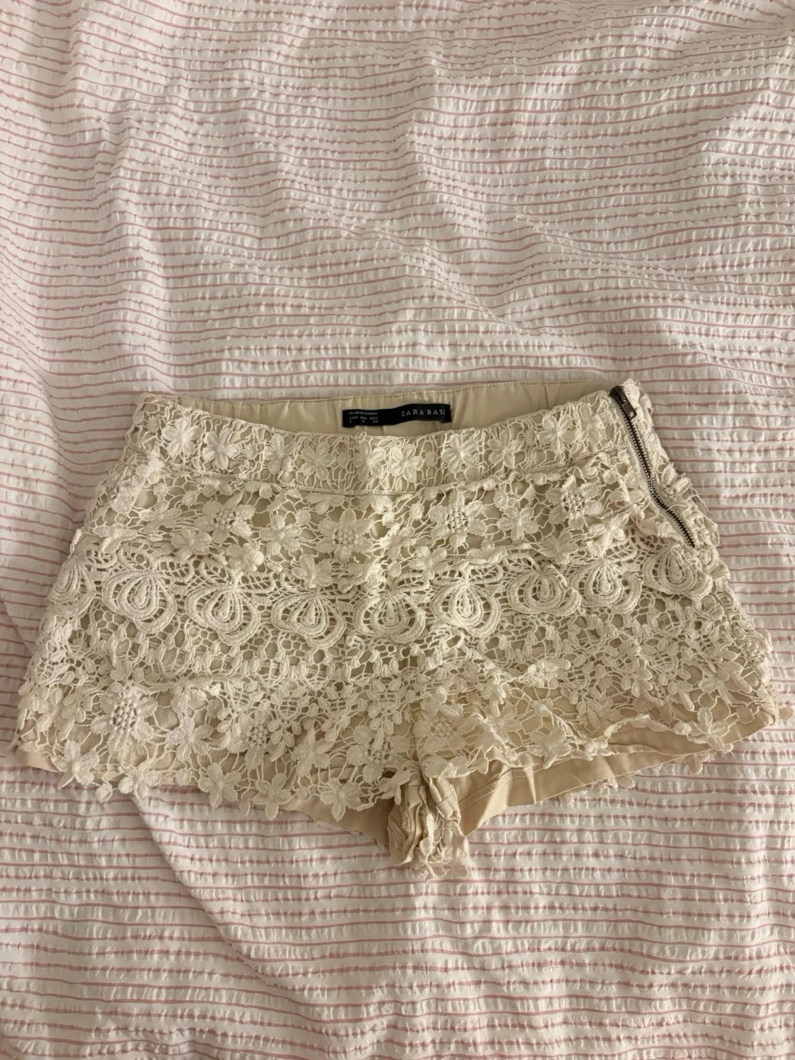 Beige spetsshorts från Zara - 1