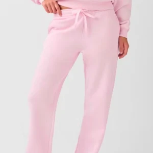 Rosa mjukisbyxor med snörning - Snygga och bekväma rosa mjukisbyxor med snörning i midjan dem är använda så det mjuka har försvunnit där inne men dem är fortfarande jätte snygga😄