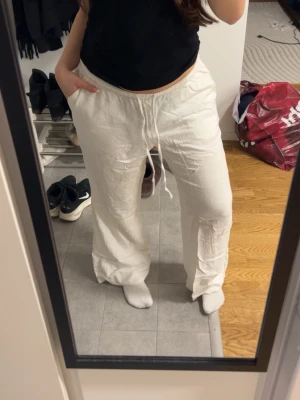 Linnebyxor - Fina linnebyxor från HM i storlek M, men är mer en storlek S😍