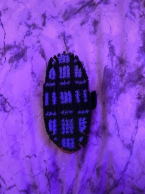 Oval ryktarborste med rutigt mönster - perfekt ryktarborste med mjuka borststrån!